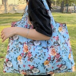 Blue Flower Pattern Tote Bag Large Capacity Portable floral blossom design